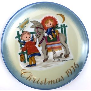 Berta Hummel Collector Series 1976 Christmas Plate
